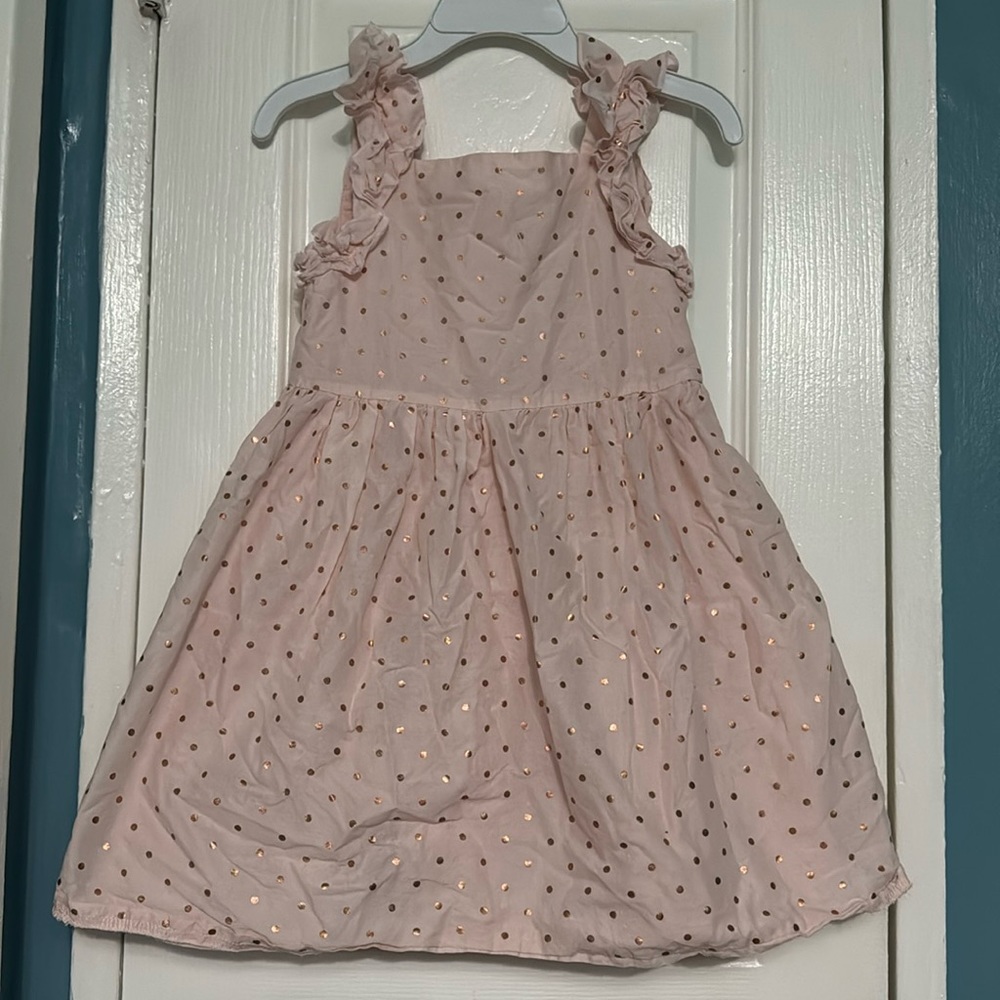 Toddler dress size 3T Runs small